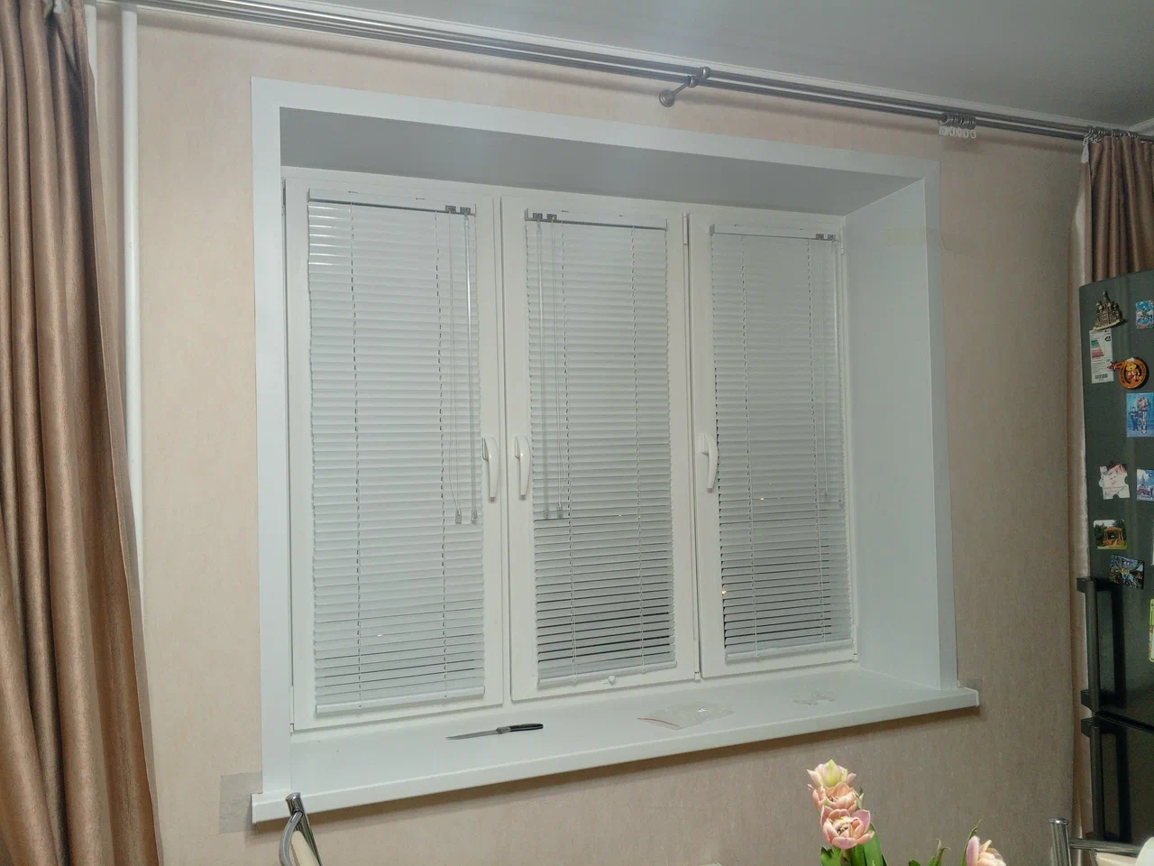 установка трехстворчатого окна