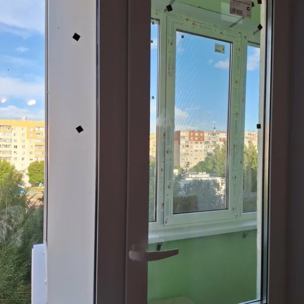 Установка балконного блока и трех окон