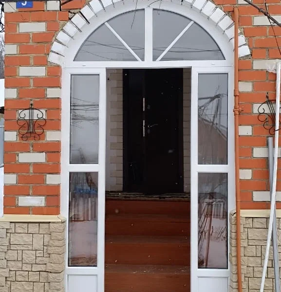 Дверь с аркой