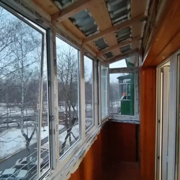 Остекление балкона с крышей